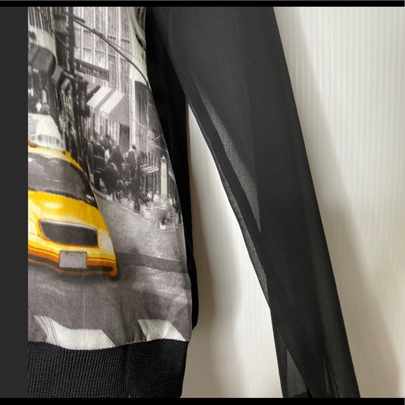 Elie Tahari NYC Graphic Mesh Long Sleeves Top - Picture 2 of 7